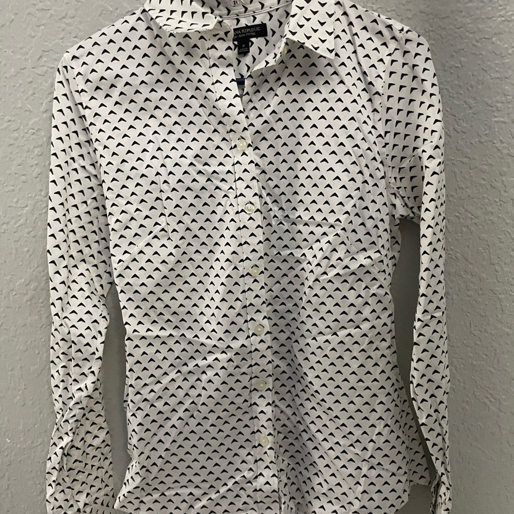 Banana Republic White and Black Casual Button Down Shirt with Geometric Pattern